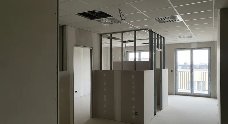 Cloisons placo et faux plafond acoustique dans un appartement à Saint-Jean-de-Védas